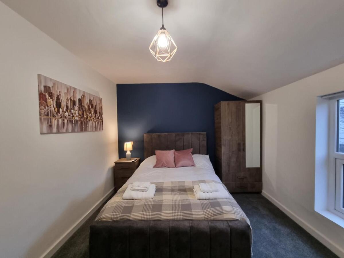Magnificent 10 Bedroom Shared House - Great Amenities Homestay