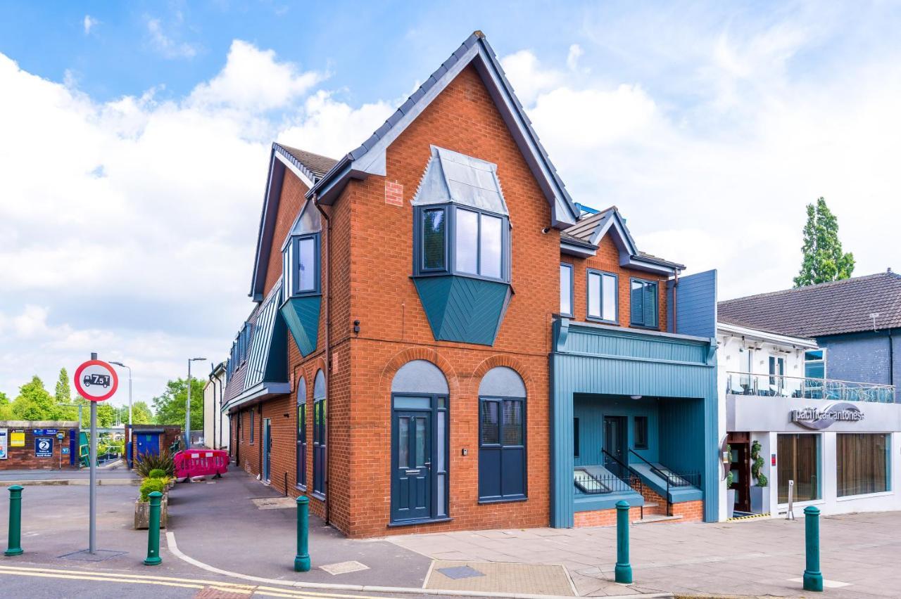 The Ecclesian - Upscale Near Trafford Centre & Eccles Train Station Apartment *
