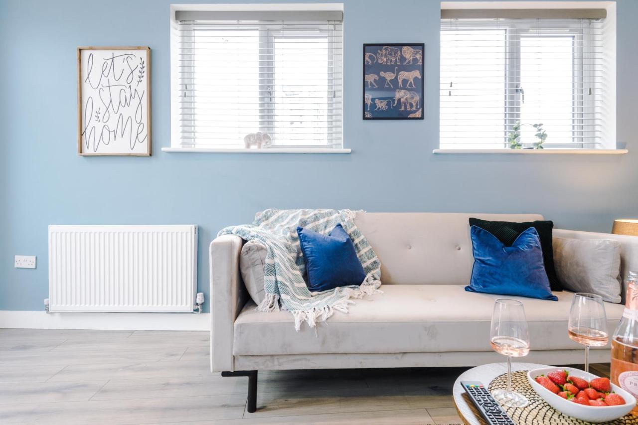 The Ecclesian - Upscale Near Trafford Centre & Eccles Train Station Apartment *