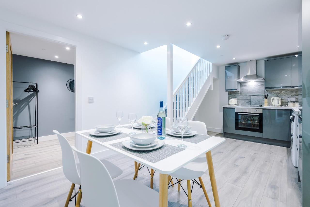 Apartment The Ecclesian - Upscale Near Trafford Centre & Eccles Train Station *
