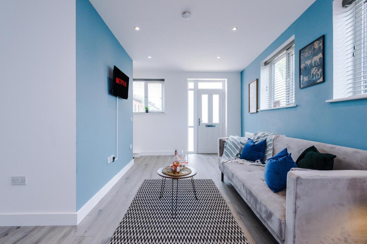 The Ecclesian - Upscale Near Trafford Centre & Eccles Train Station Manchester