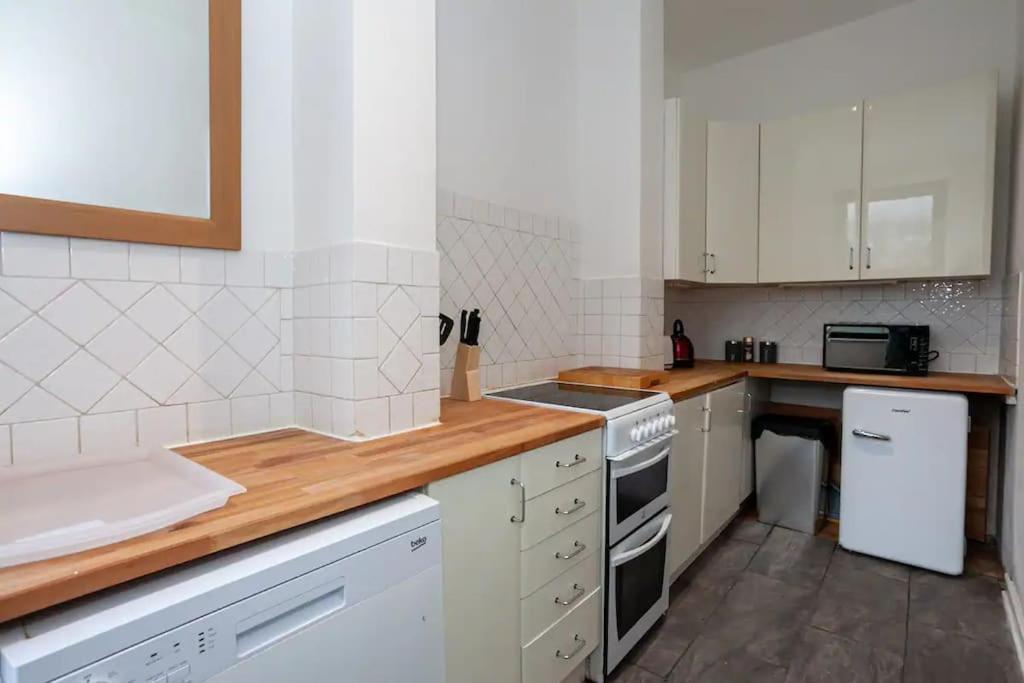 Apartment Lovely 2 Bedroom Flat 5 Min To Centre With Parking *
