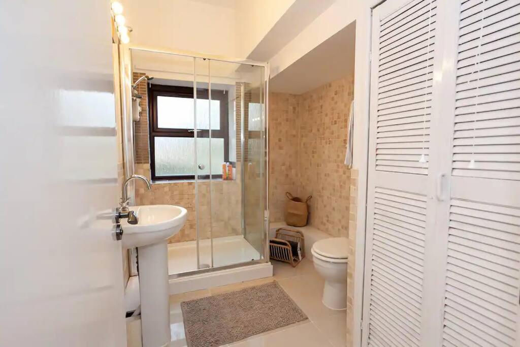 Apartment Lovely 2 Bedroom Flat 5 Min To Centre With Parking *
