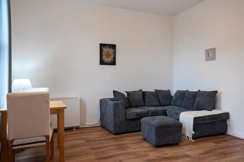Lovely 2 Bedroom Flat 5 Min To Centre With Parking Apartment