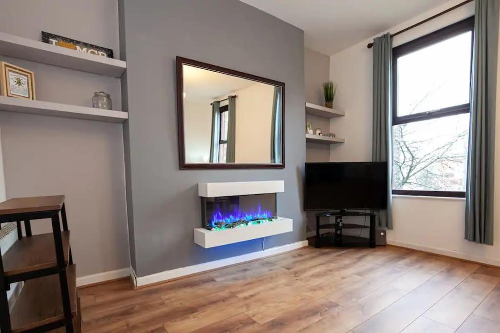 Lovely 2 Bedroom Flat 5 Min To Centre With Parking *