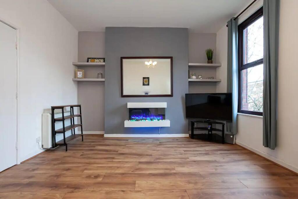Lovely 2 Bedroom Flat 5 Min To Centre With Parking Manchester