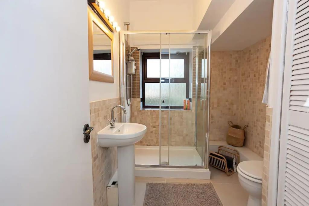 Lovely 2 Bedroom Flat 5 Min To Centre With Parking Apartment *