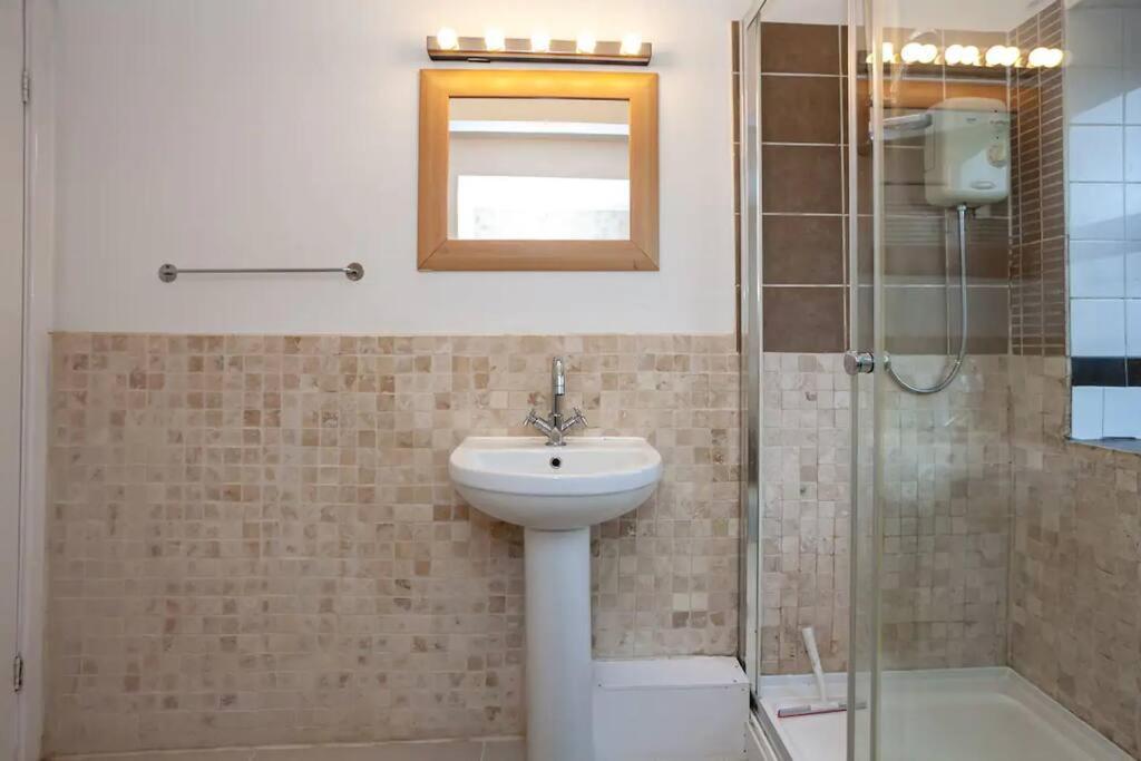 Lovely 2 Bedroom Flat 5 Min To Centre With Parking Manchester