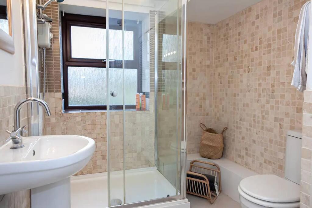 Apartment Lovely 2 Bedroom Flat 5 Min To Centre With Parking *