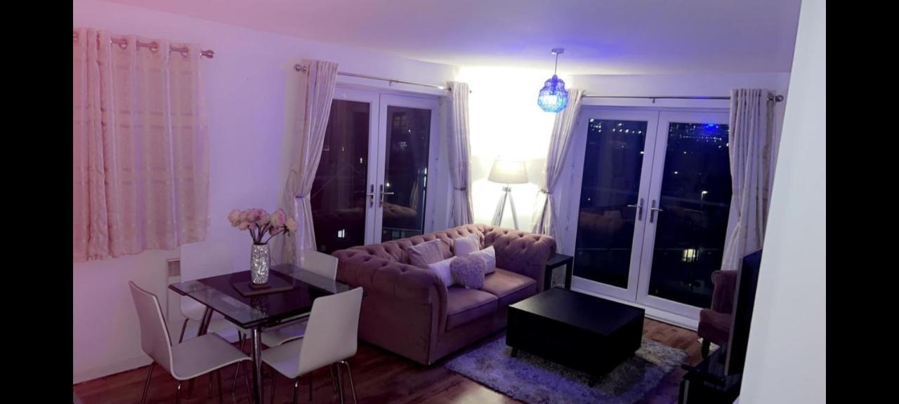 Apartment Impeccable 2-bed In Salford *