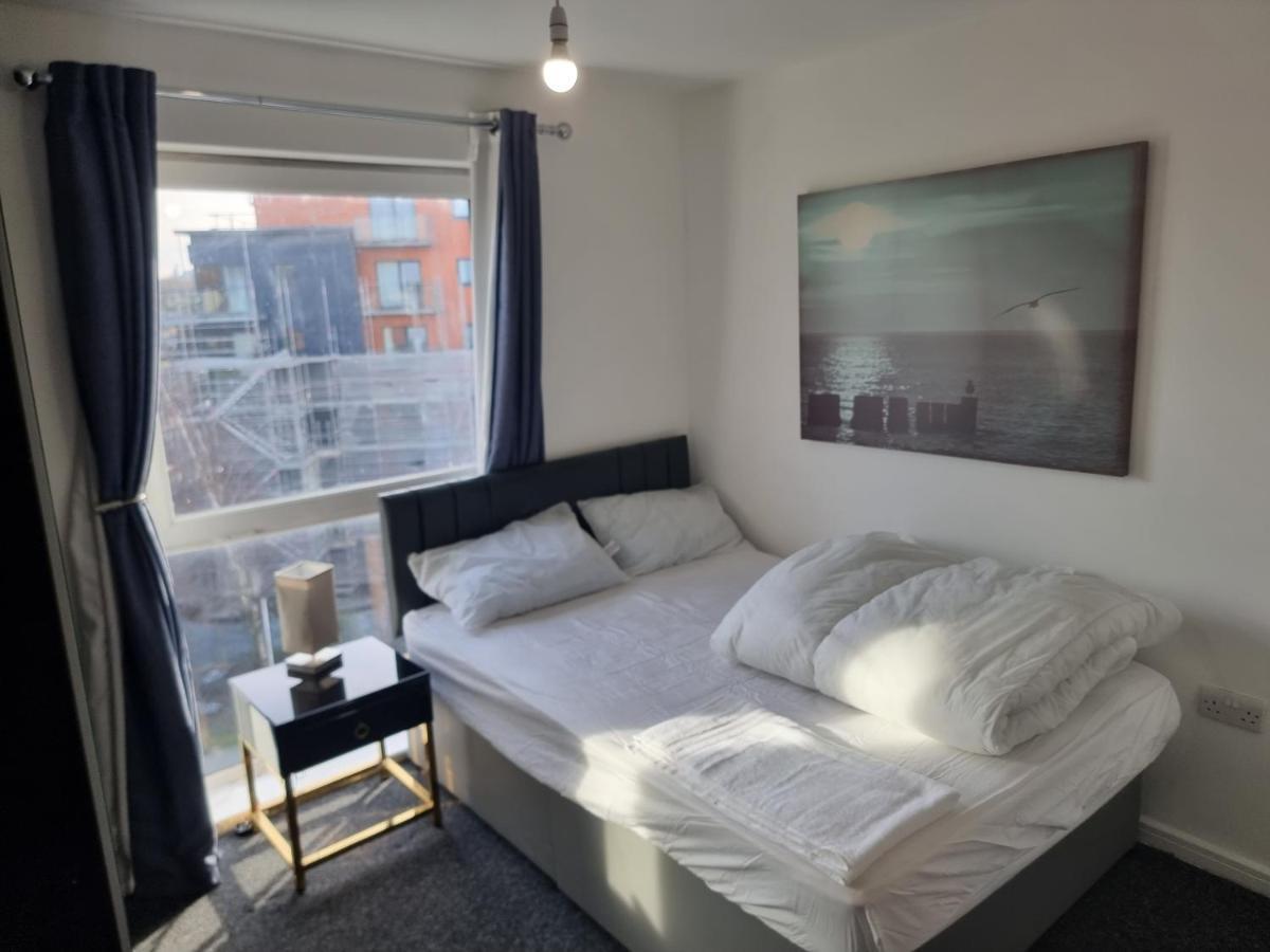 Impeccable 2-bed In Salford *