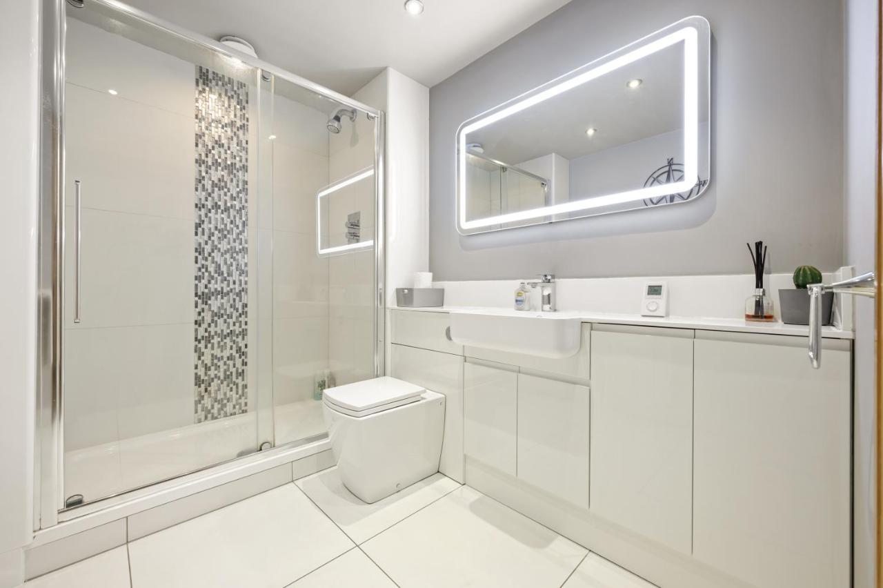Lovely 2 Double Bedroom Flat With Patio Apartment Manchester