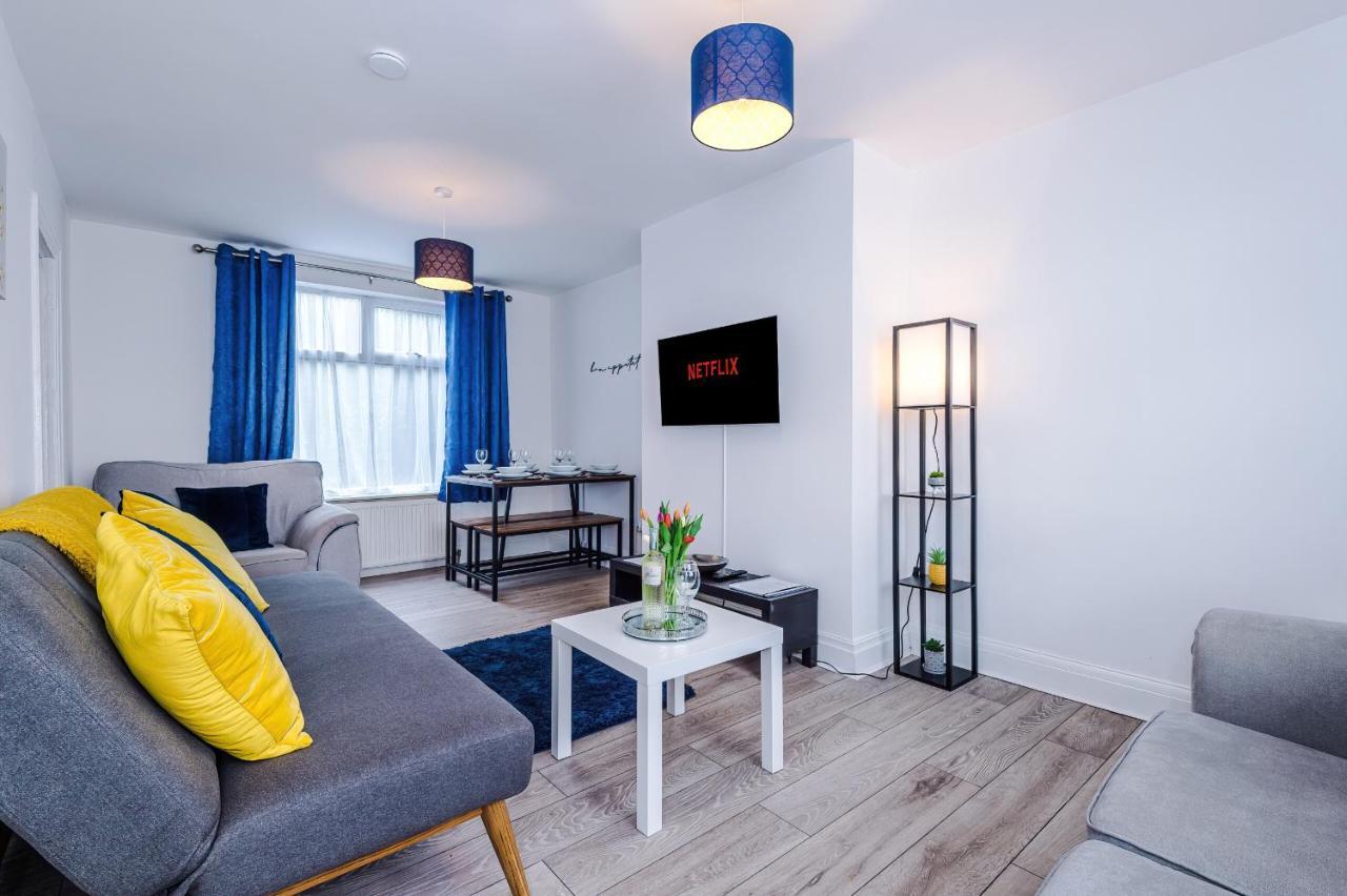 Holiday home Half Mile To Etihad Stadium & Coop Arena, Free Parking, 6 Ppl *