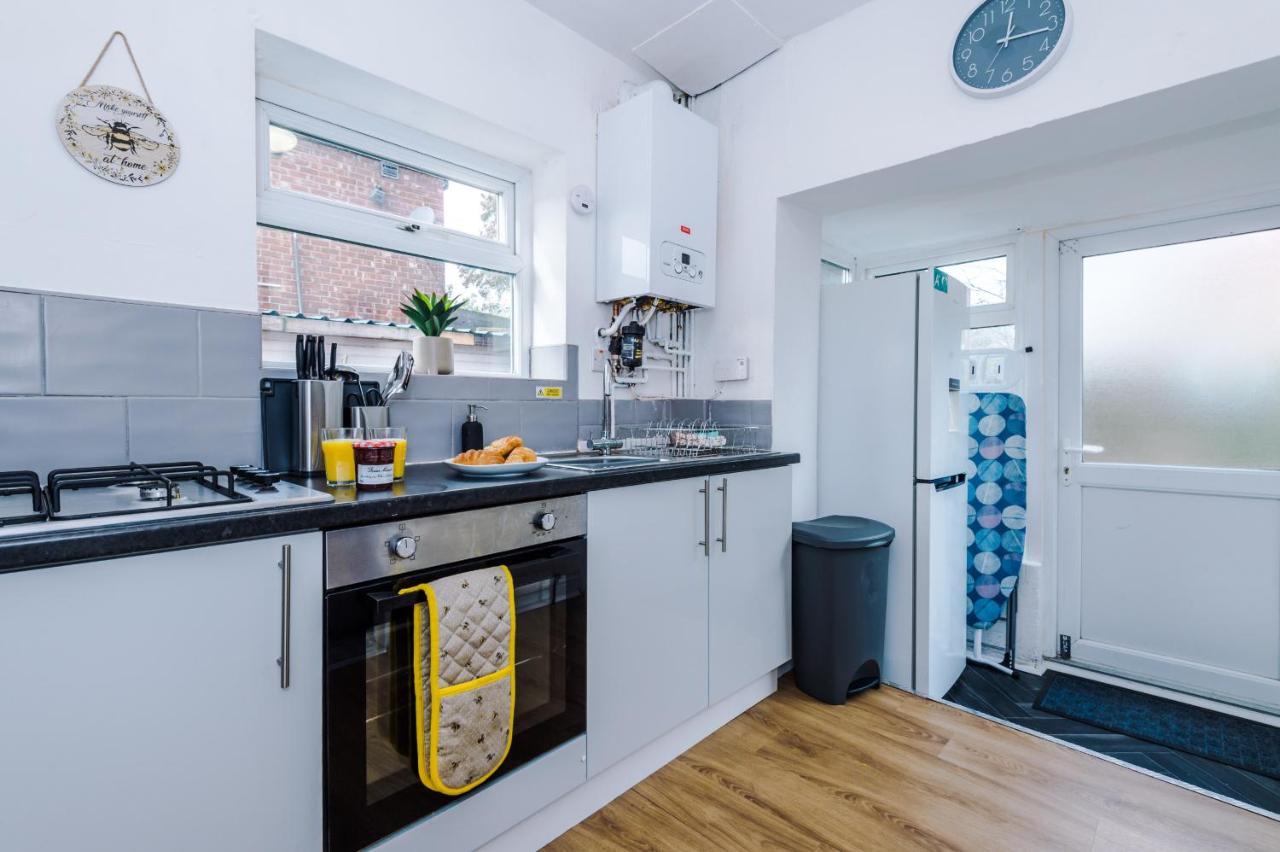 Holiday home Half Mile To Etihad Stadium & Coop Arena, Free Parking, 6 Ppl *