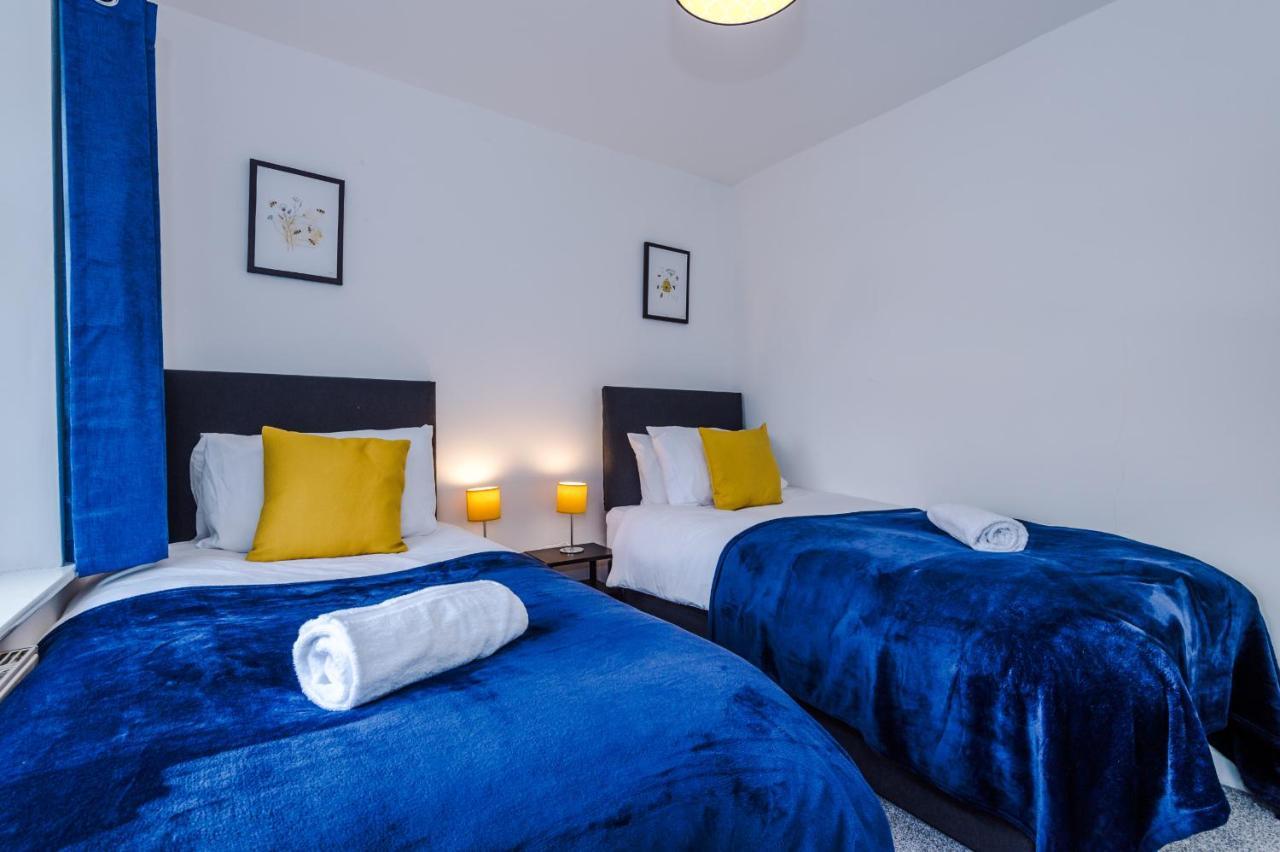 Holiday home Half Mile To Etihad Stadium & Coop Arena, Free Parking, 6 Ppl
