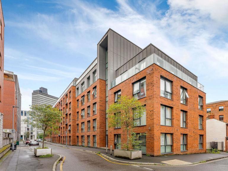 Apartment Stylish 2 Bed Apt In Centre *
