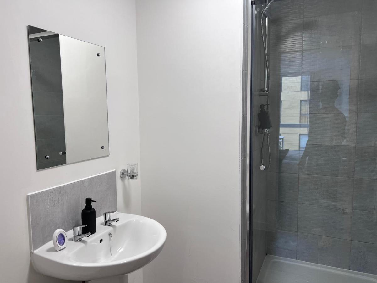 Luxury 2 Bed With Skyline Views. Apartment