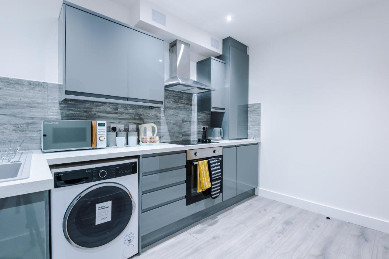 The Ecclesian - Upscale Near Trafford Centre & Eccles Train Station