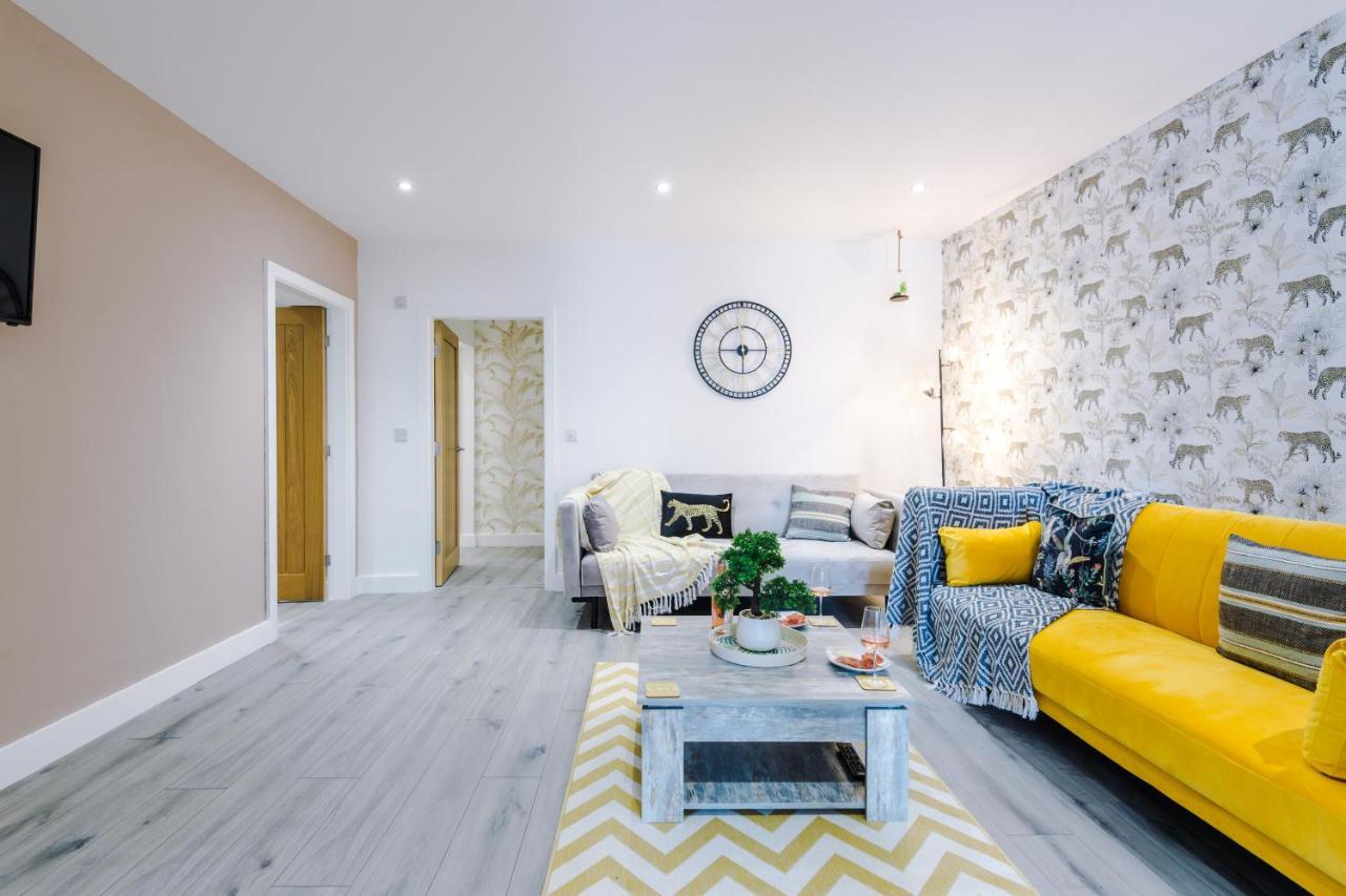 The Ecclesian - Upscale Near Trafford Centre & Eccles Train Station Apartment Manchester
