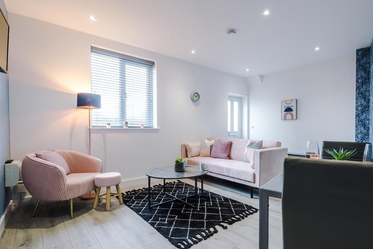 The Ecclesian - Upscale Near Trafford Centre & Eccles Train Station Apartment Manchester