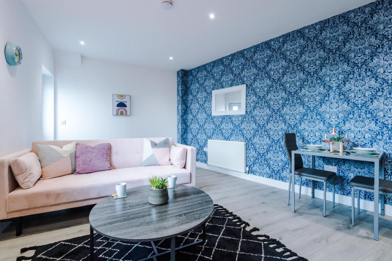 The Ecclesian - Upscale Near Trafford Centre & Eccles Train Station Manchester
