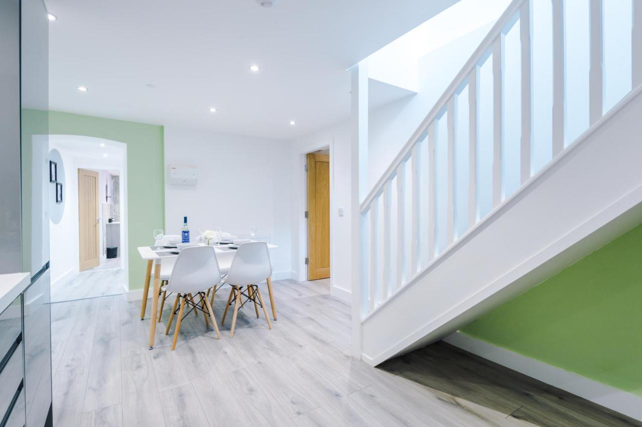 Apartment The Ecclesian - Upscale Near Trafford Centre & Eccles Train Station *