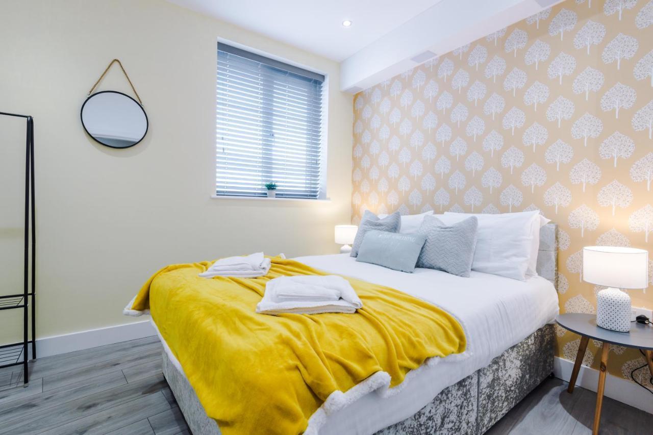 The Ecclesian - Upscale Near Trafford Centre & Eccles Train Station