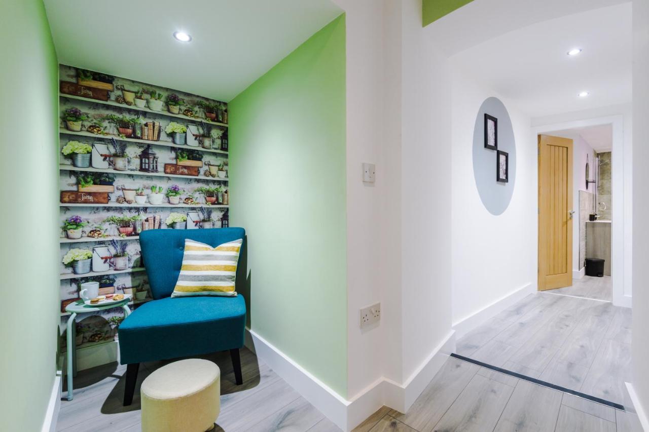 Apartment The Ecclesian - Upscale Near Trafford Centre & Eccles Train Station *