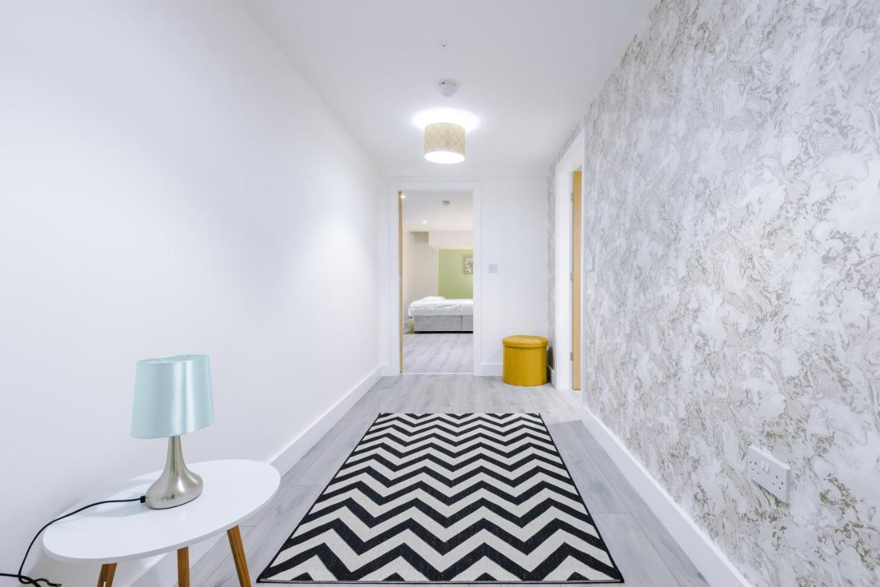 The Ecclesian - Upscale Near Trafford Centre & Eccles Train Station *