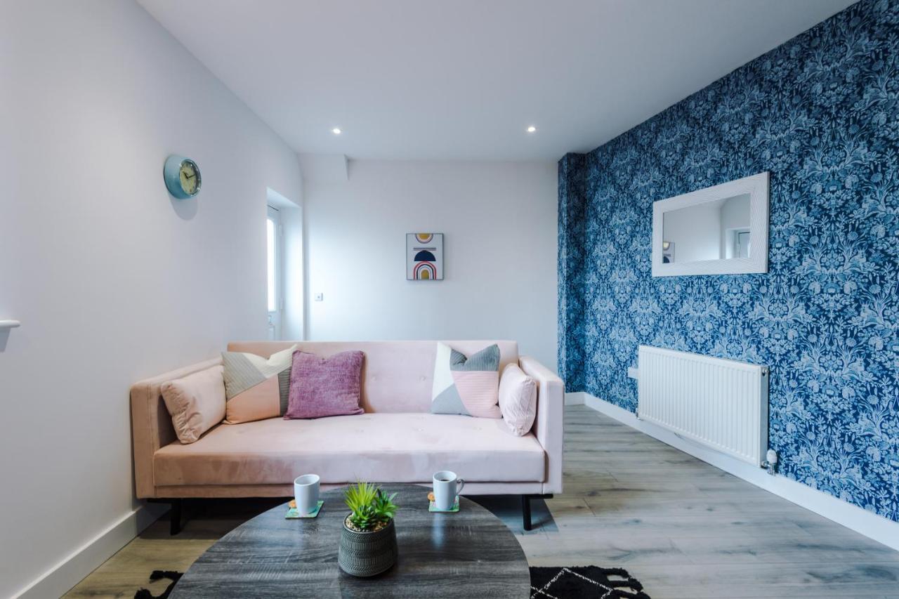 Apartment The Ecclesian - Upscale Near Trafford Centre & Eccles Train Station *