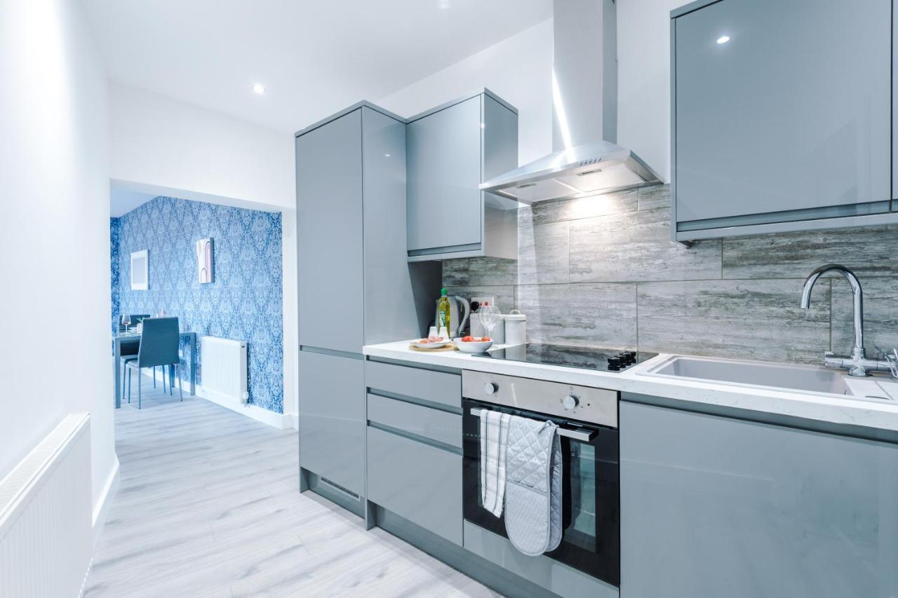 The Ecclesian - Upscale Near Trafford Centre & Eccles Train Station Apartment Manchester
