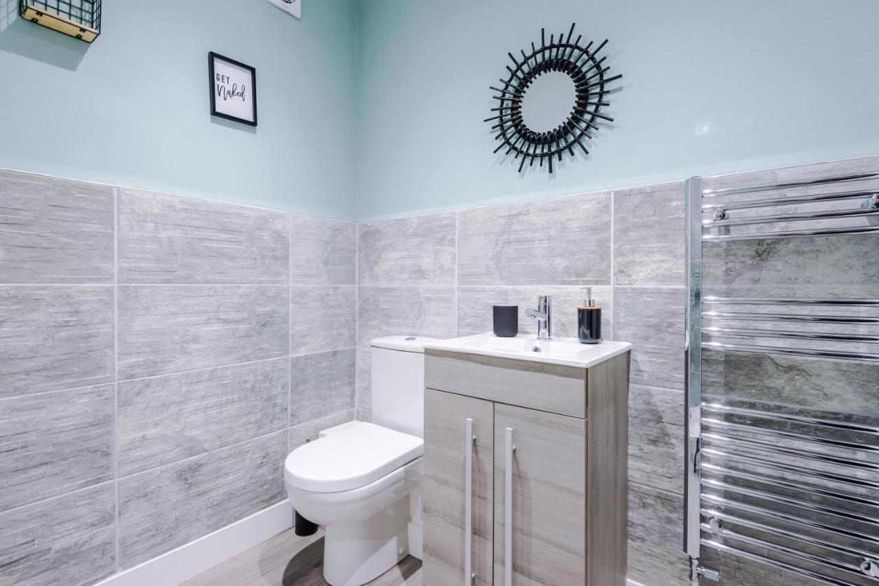 The Ecclesian - Upscale Near Trafford Centre & Eccles Train Station Manchester