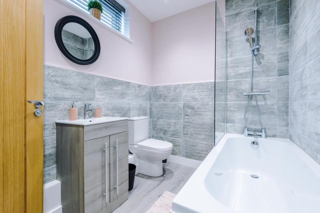 The Ecclesian - Upscale Near Trafford Centre & Eccles Train Station * Manchester