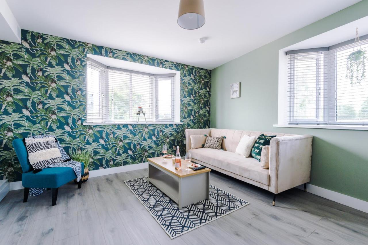Apartment The Ecclesian - Upscale Near Trafford Centre & Eccles Train Station