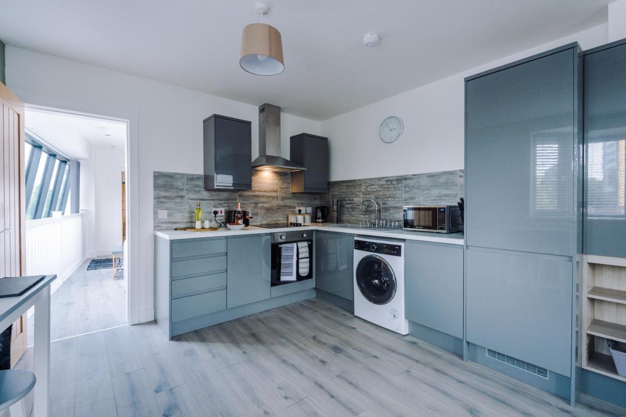 The Ecclesian - Upscale Near Trafford Centre & Eccles Train Station *