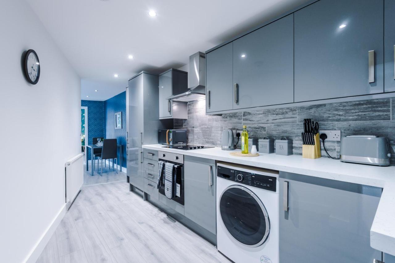 The Ecclesian - Upscale Near Trafford Centre & Eccles Train Station *
