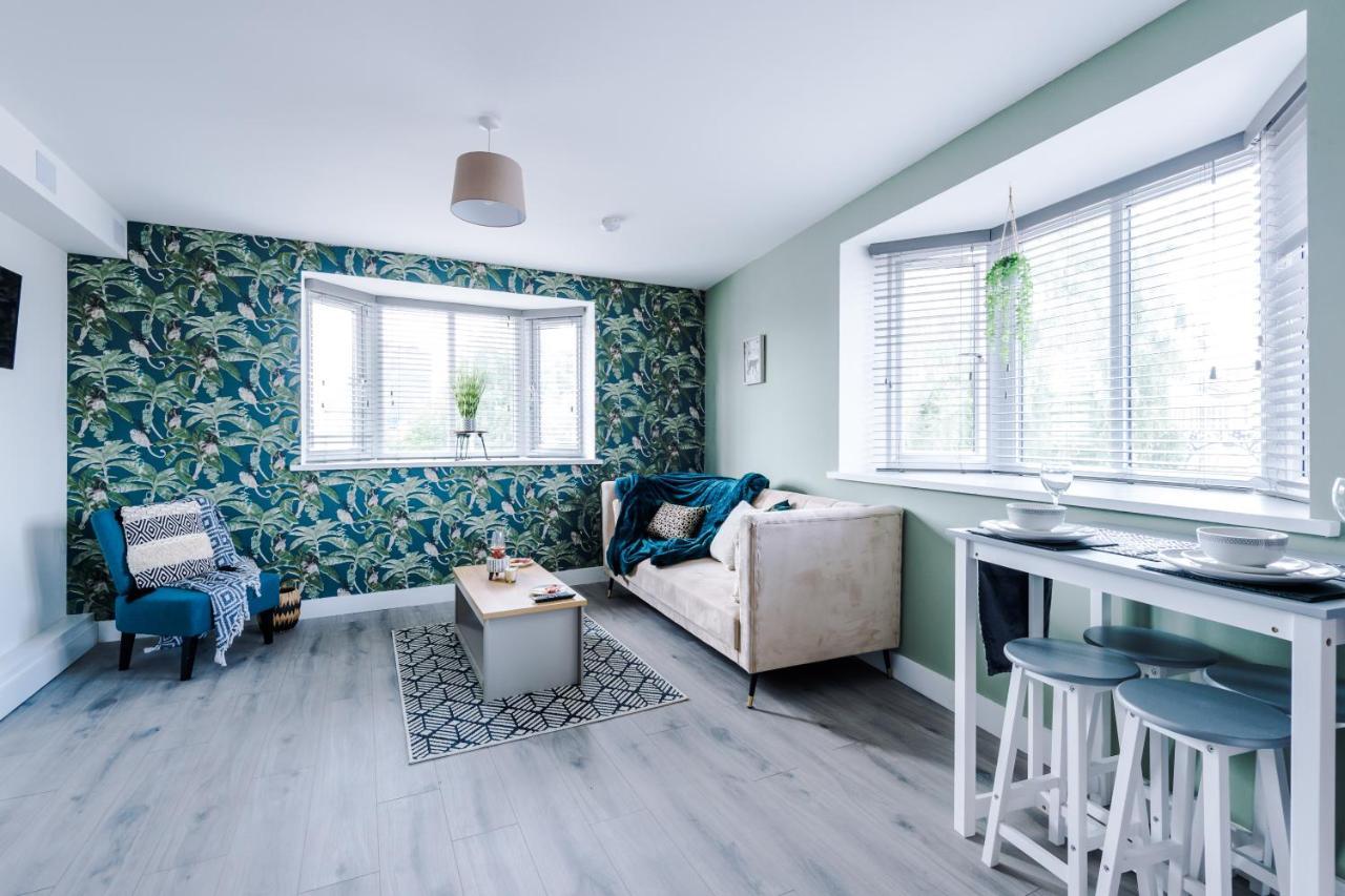 The Ecclesian - Upscale Near Trafford Centre & Eccles Train Station Apartment Manchester