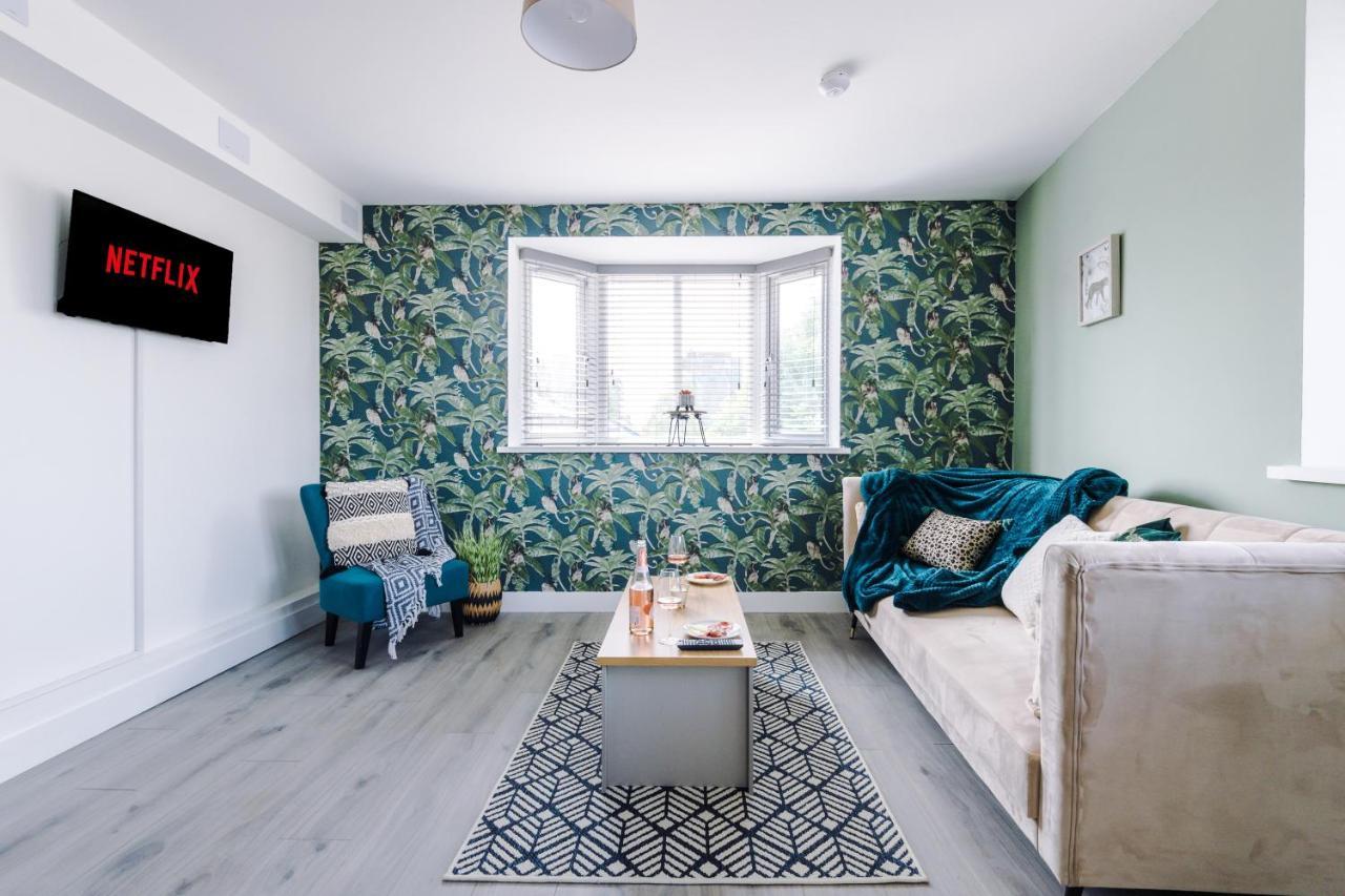 The Ecclesian - Upscale Near Trafford Centre & Eccles Train Station * Manchester