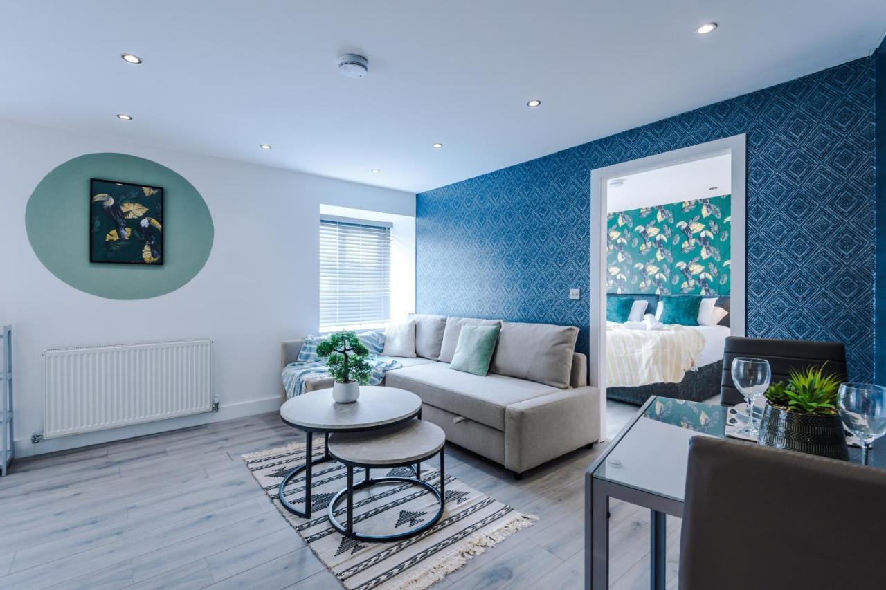 Apartment The Ecclesian - Upscale Near Trafford Centre & Eccles Train Station