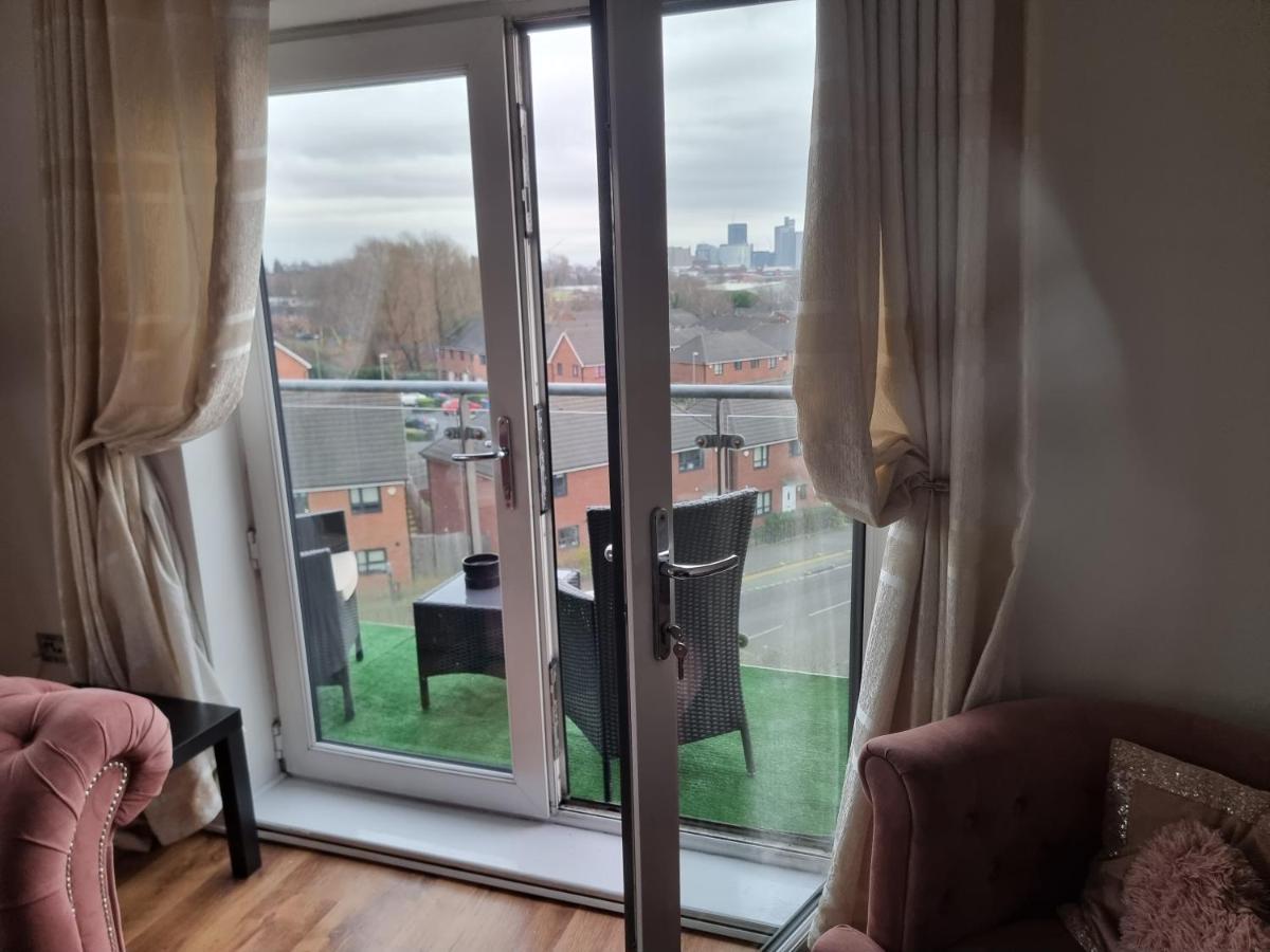 Apartment Impeccable 2-bed In Salford Manchester