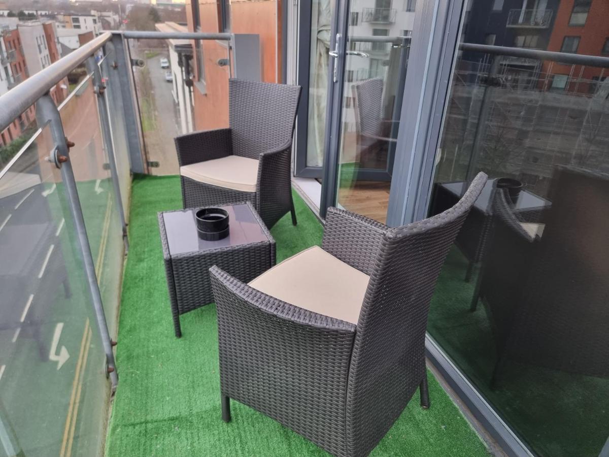 Impeccable 2-bed In Salford *