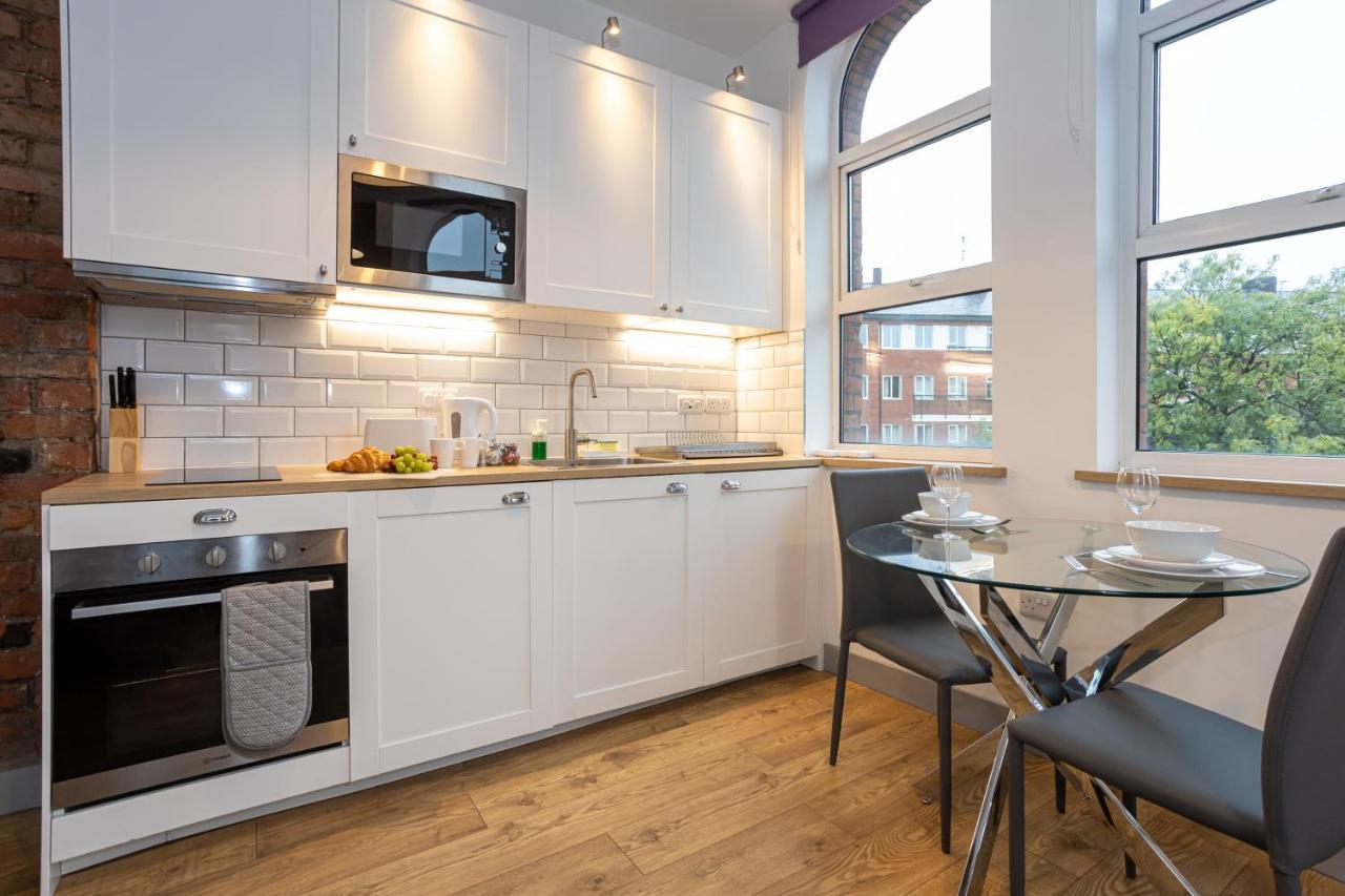 Pillo Serviced - Salford Apartment
