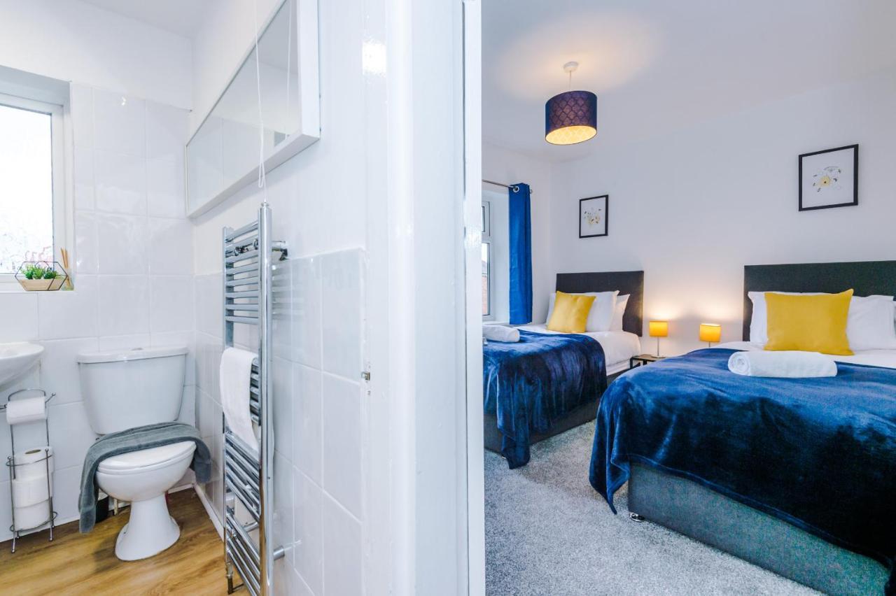 Holiday home Half Mile To Etihad Stadium & Coop Arena, Free Parking, 6 Ppl *