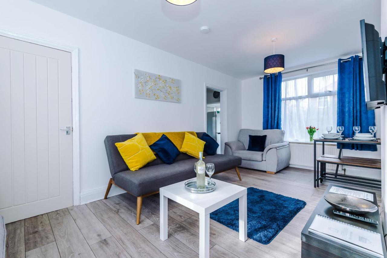 Half Mile To Etihad Stadium & Coop Arena, Free Parking, 6 Ppl Holiday home Manchester