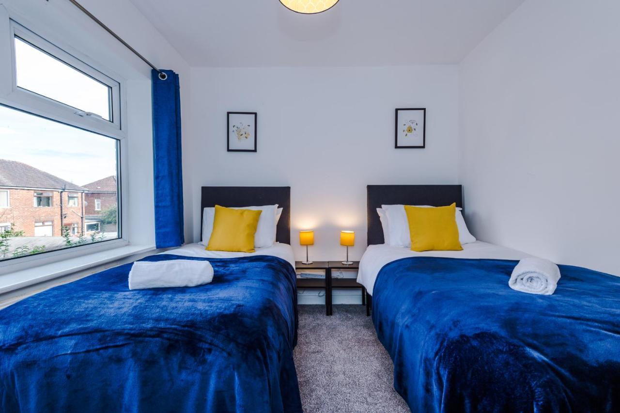 Half Mile To Etihad Stadium & Coop Arena, Free Parking, 6 Ppl Holiday home *
