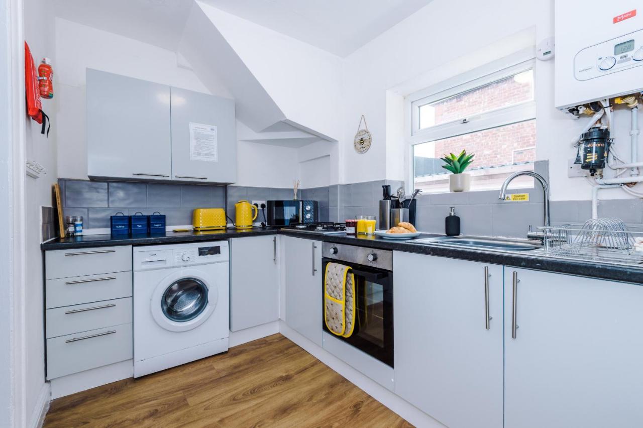 Half Mile To Etihad Stadium & Coop Arena, Free Parking, 6 Ppl Holiday home Manchester
