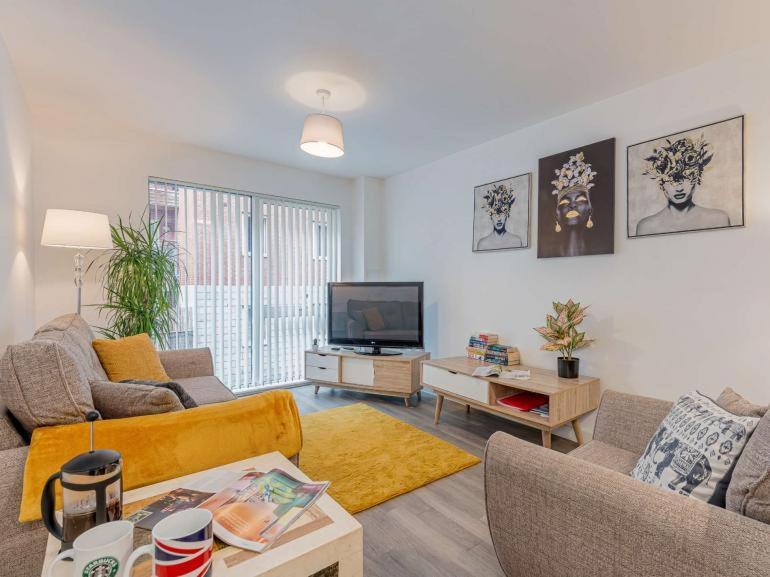 Apartment Stylish 2 Bed Apt In Centre
