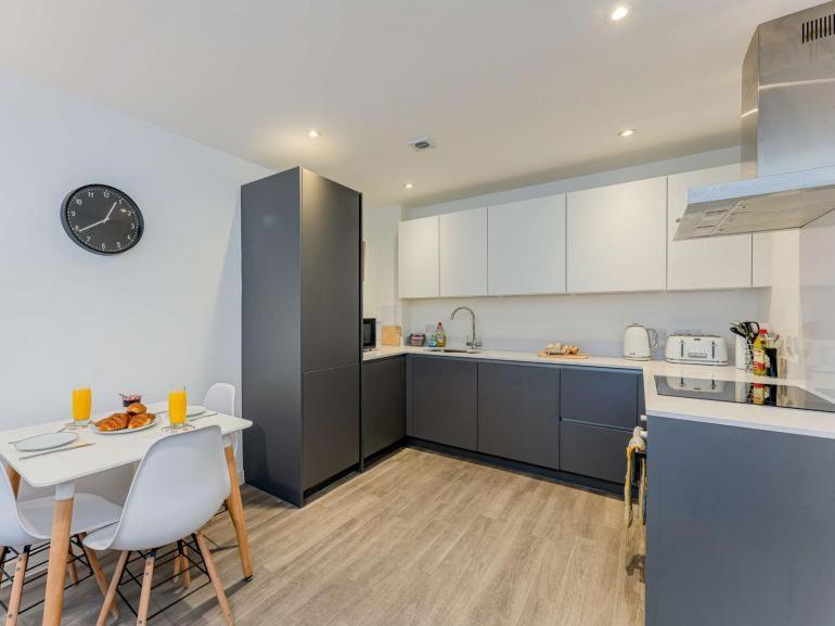 Stylish 2 Bed Apt In Centre * Manchester