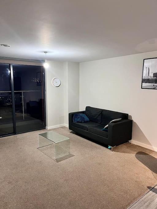 Modern 2 Bedroom Flat With Views Apartment