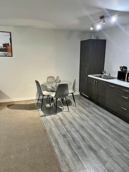 Apartment Modern 2 Bedroom Flat With Views